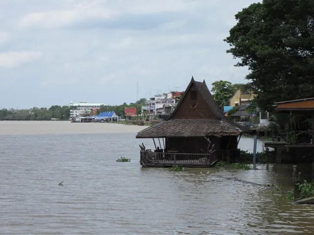 ตลาดน้ำบางคล้า และวัดโพธิ์บางคล้า
