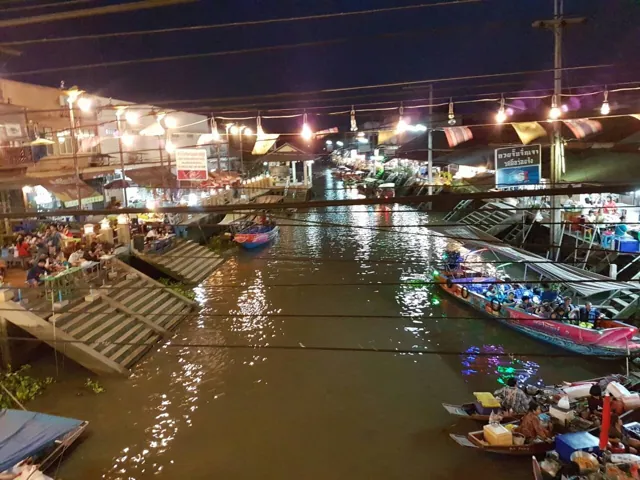 ล่องเรือดูหิ่งห้อย