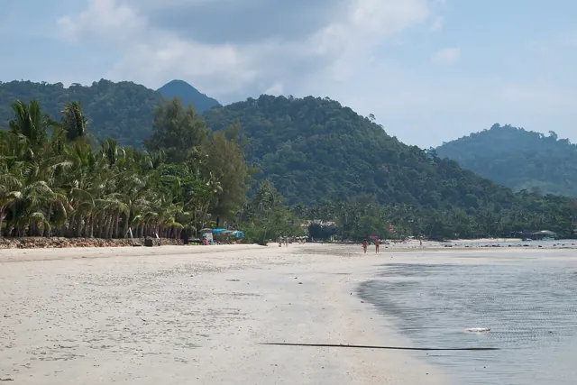 หาดคลองพร้าว และหาดไก่แบ้