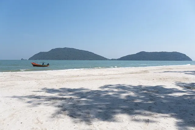 หาดแหลมศาลา และหาดสามพระยา